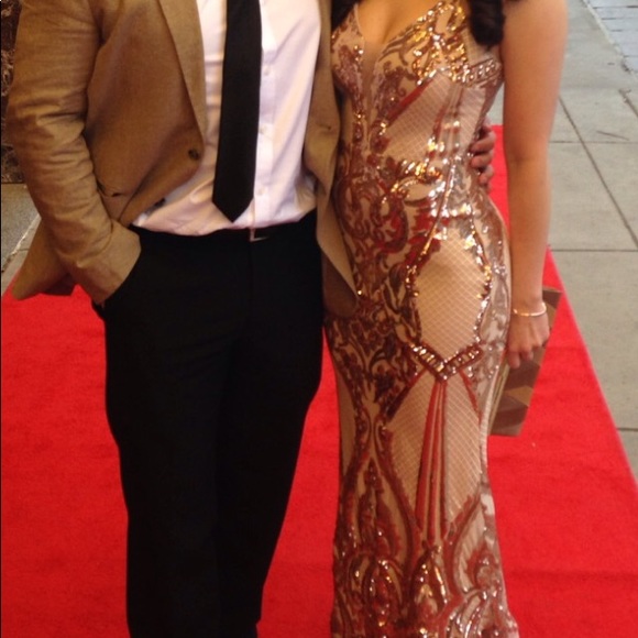 Long Gold Beaded Betsy & Adam Formal Dress. Size 2 - Picture 9 of 11